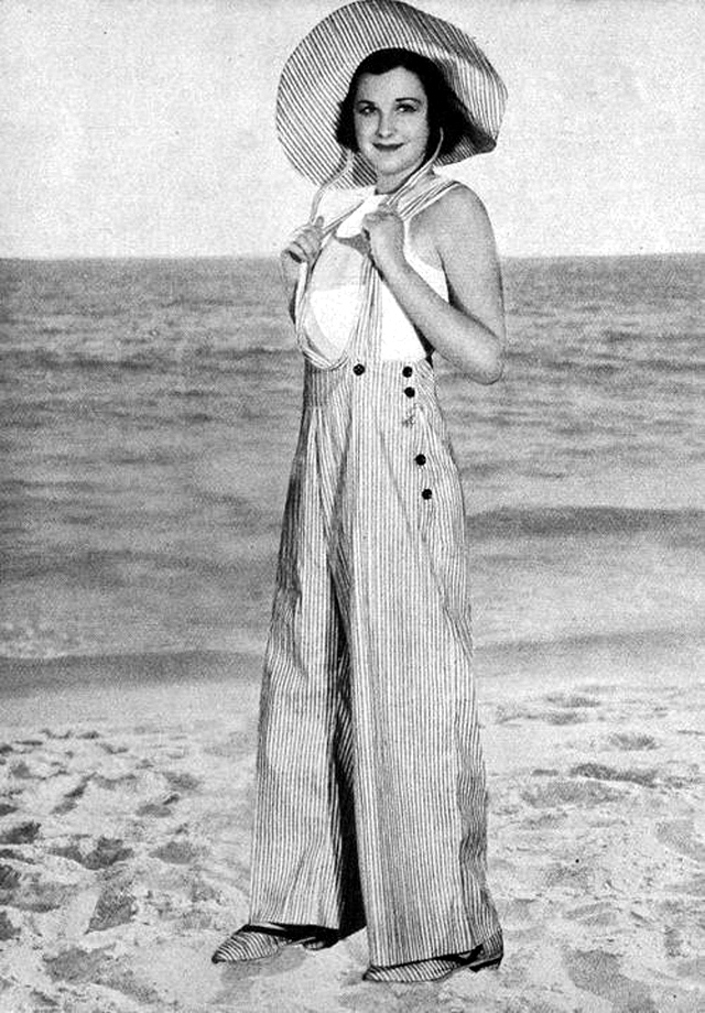 32 Glamorous Photos of Pajama Styles That Ladies Wore at Beaches During