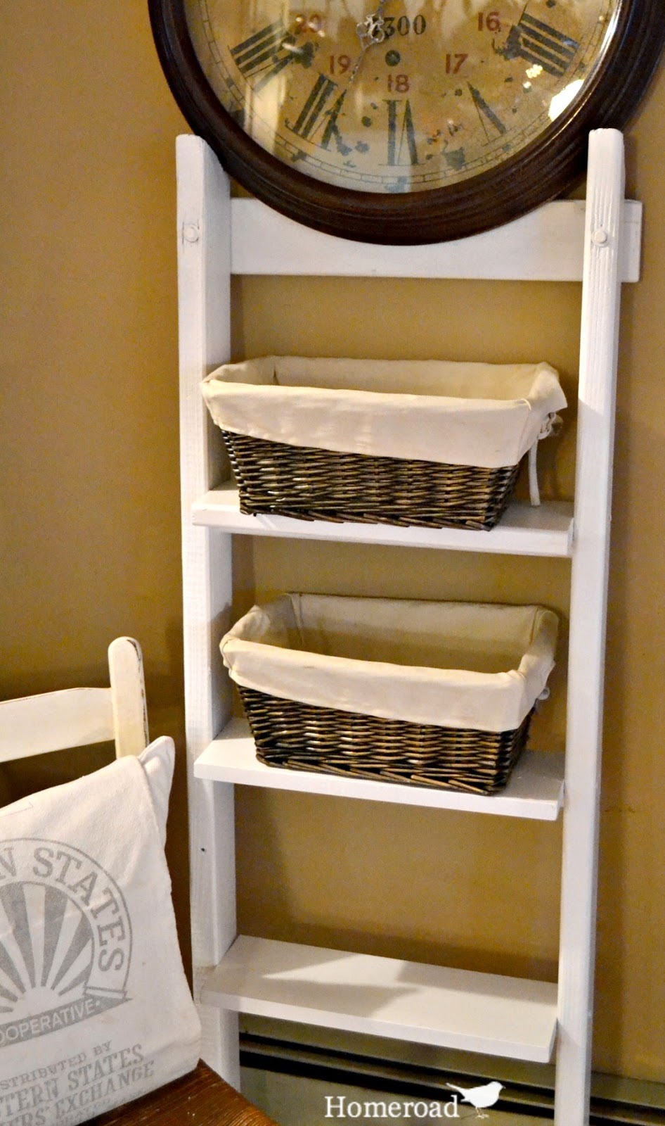 How to Make Shelving From a Ladder