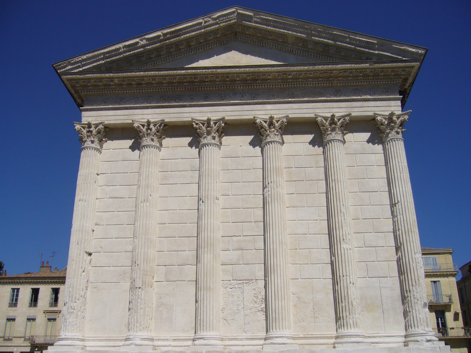 La Megaroteca MAISON CARRÉE