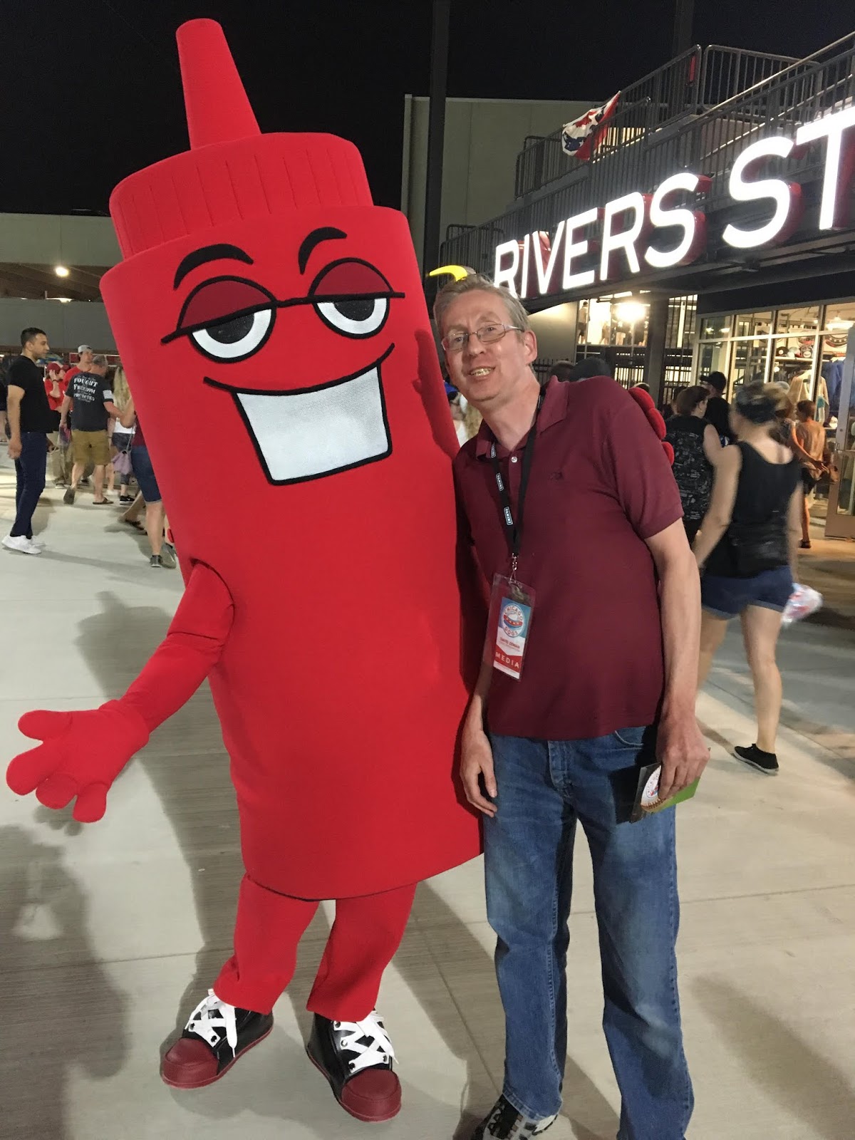 JOHNGY'S BEAT Friend Encounters Chicago Dogs' Ketchup & Dave Zeman