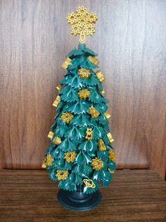 Árbol de navidad con pasta en Recicla Inventa