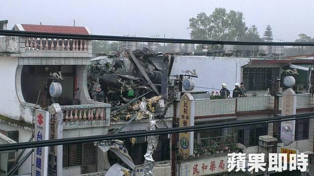 Taiwan%27s+brand+new+AH-64E+Apache+helicopter+crashes+3.jpg