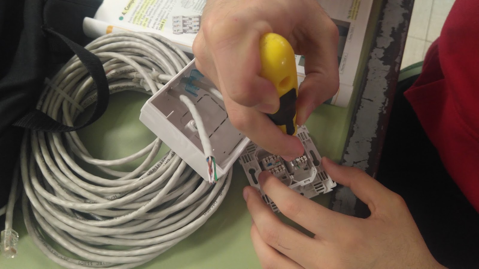 Montaje de la roseta Rj45