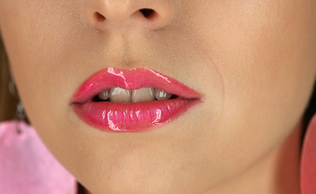 Исправление асимметрии губ. Исправление ассииетрию губ. Почему губы неровные. Асимметрия верхней губы. Исправление ассииетрию губ.