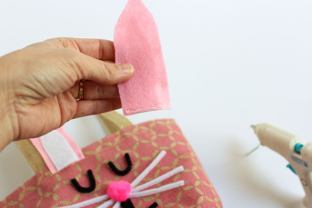Turn a bag into an bunny Easter basket in under 30 minutes for under $10! #easterbasket #easterbasketideas #bunnybasket Turn a bag into an bunny Easter basket in under 30 minutes for under $10! #easterbasket #easterbasketideas #bunnybasket