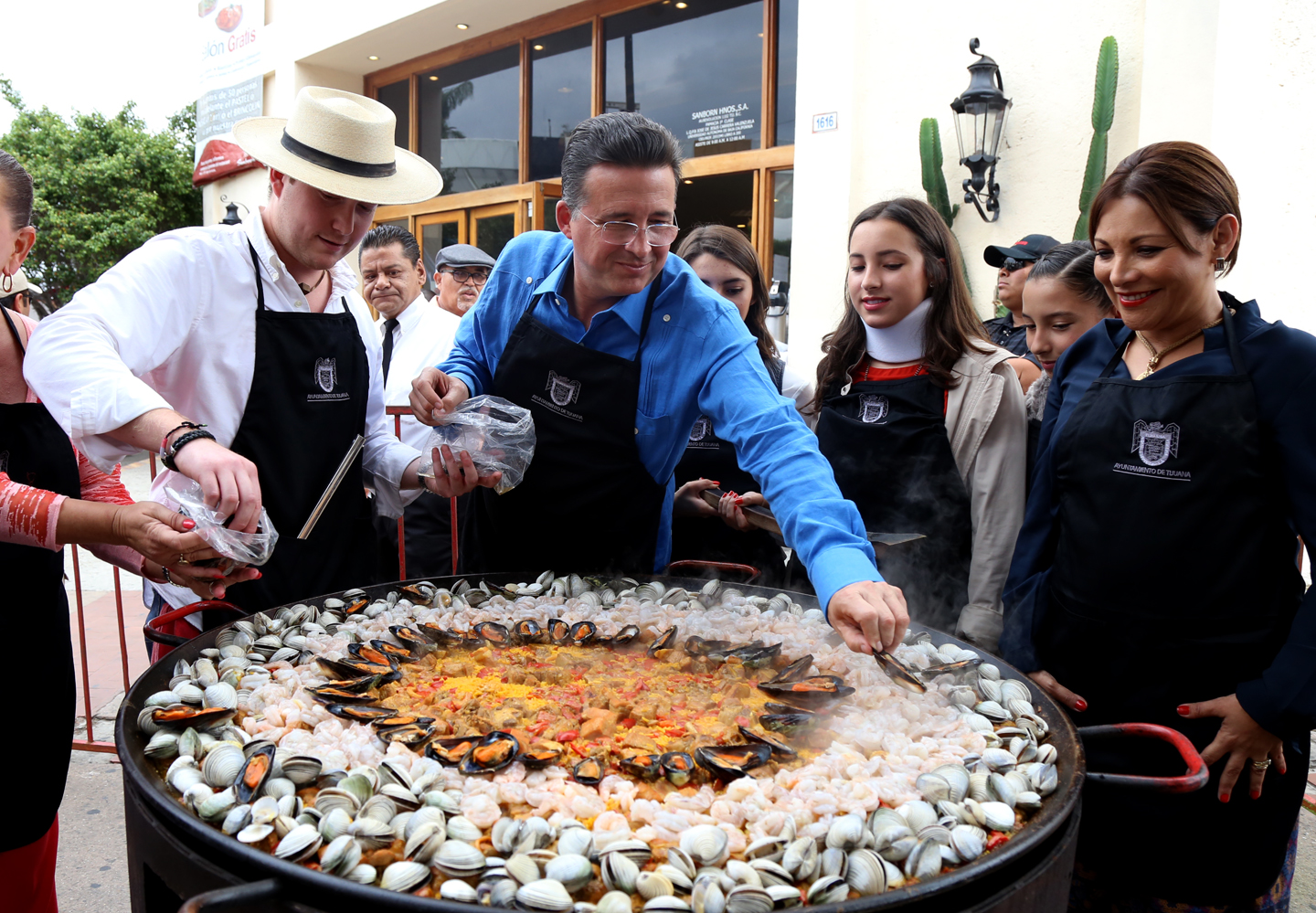 SE INAUGURO EL FESTIVAL DE LA PAELLA Y EL VINO