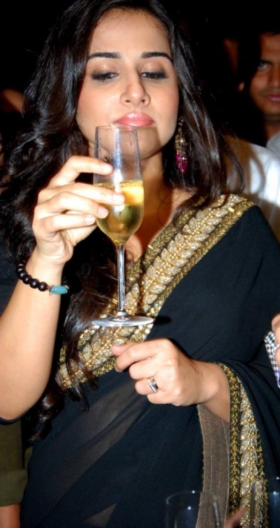 Vidya Balan Hot Stills In Black Saree South Indian Actress Photos