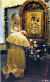 Молитва блаженного папи Йоана Павла ІІ перед Чудотворною Іконою в 2001 році Б.
