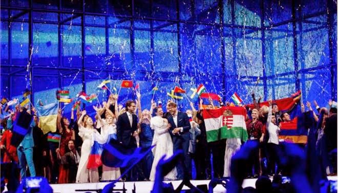 Οι αποδοκιμασίες για τη Ρωσία σημάδεψαν τον πρώτο ημιτελικό της Eurovision