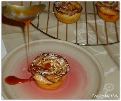 image-Roses feuilletées aux pommes et caramel au beurre salé