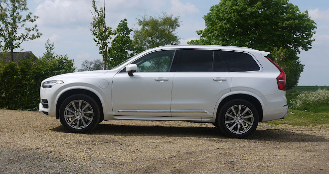Volvo XC90 T8 side view