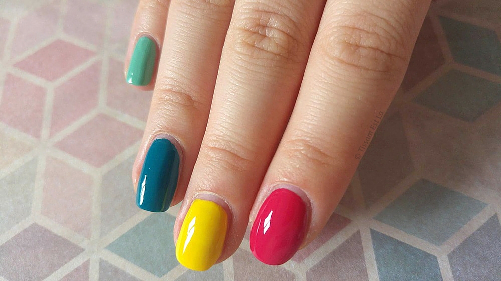 Vernis de l'été 2016, Orly Teal Unreal, Orly Ancient Jade, Pierre René Professional Sunny, Essie Haute in the heat, Equivalenza, brume Equivalenza, avis equivalenza, hollister, brume hollister, equivalenza body mist