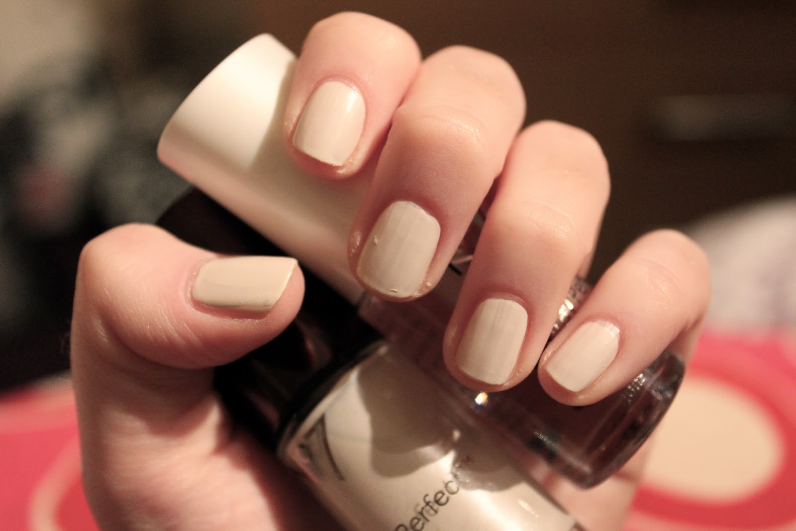 Polka Dot Eye: Review// No7 Nails combo