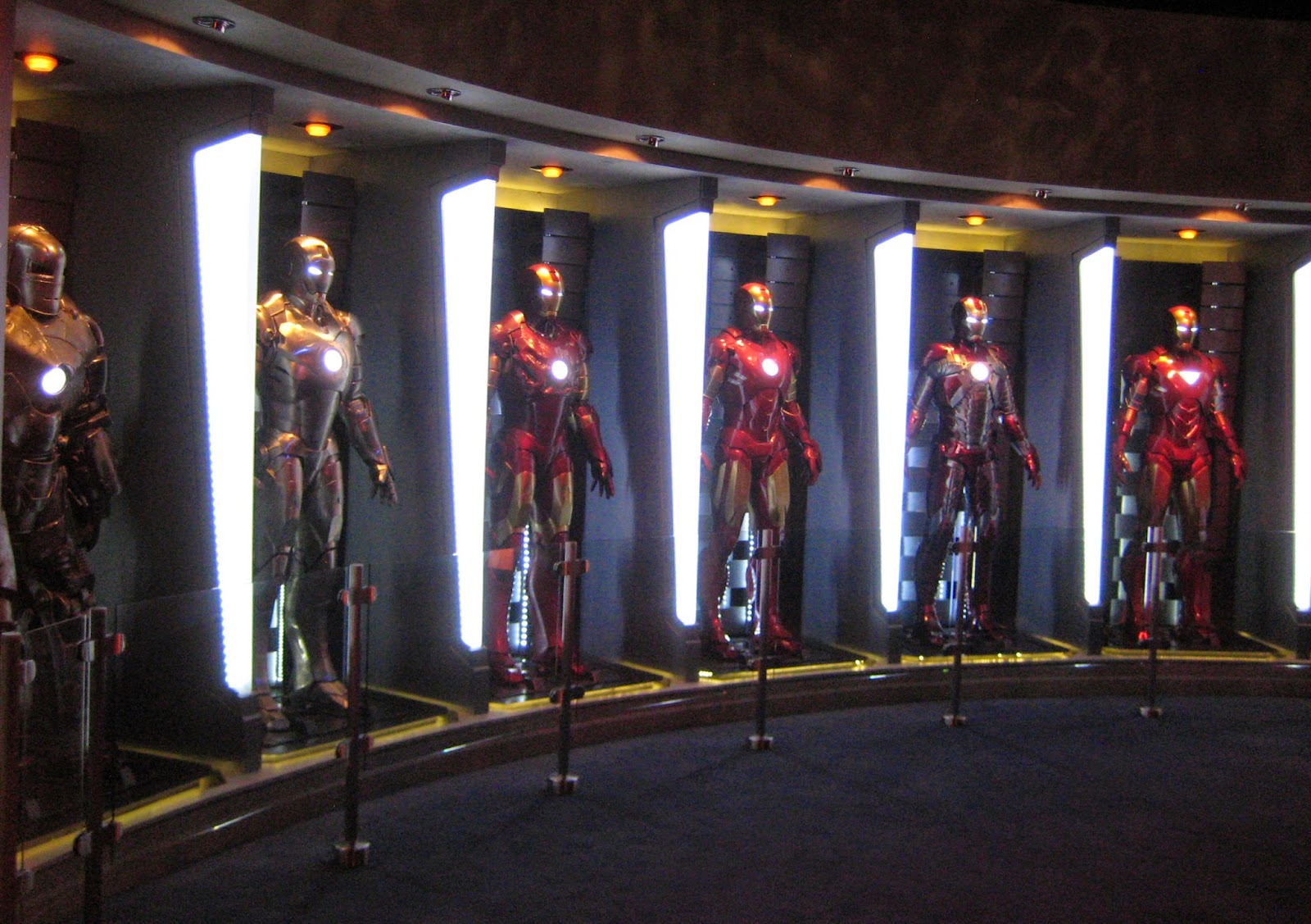 Disneyland-Iron-Man-Hall-of-Armor+WOW.jp