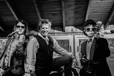 HUMANOIDES DISIDENTES PRESENTAN SU PRIMER EP: RETROFUTURE.