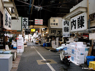 MERCADO DE TSUKIJI. TOKIO, JAPÓN