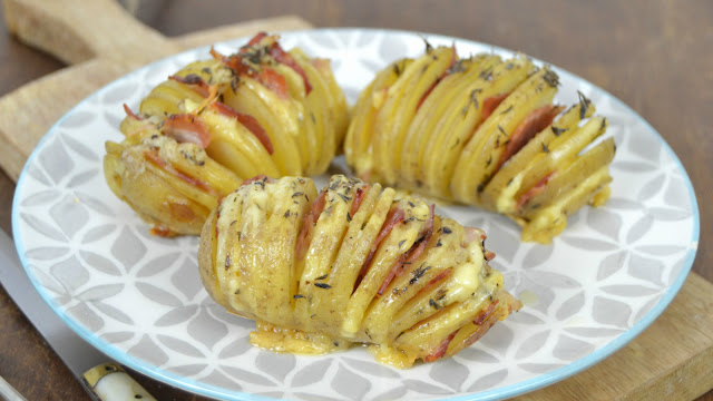 Patatas al horno hasselback con bacon y queso