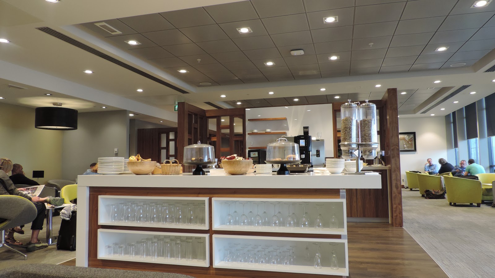 review-dublin-airport-executive-lounge-dublin-airport-t1-dub