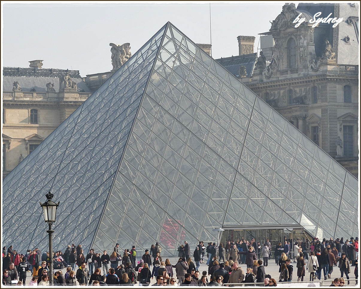 Combien De Vitre A La Pyramide Du Louvre Here and There in France : Paris by bus: Louvre palace and the glass