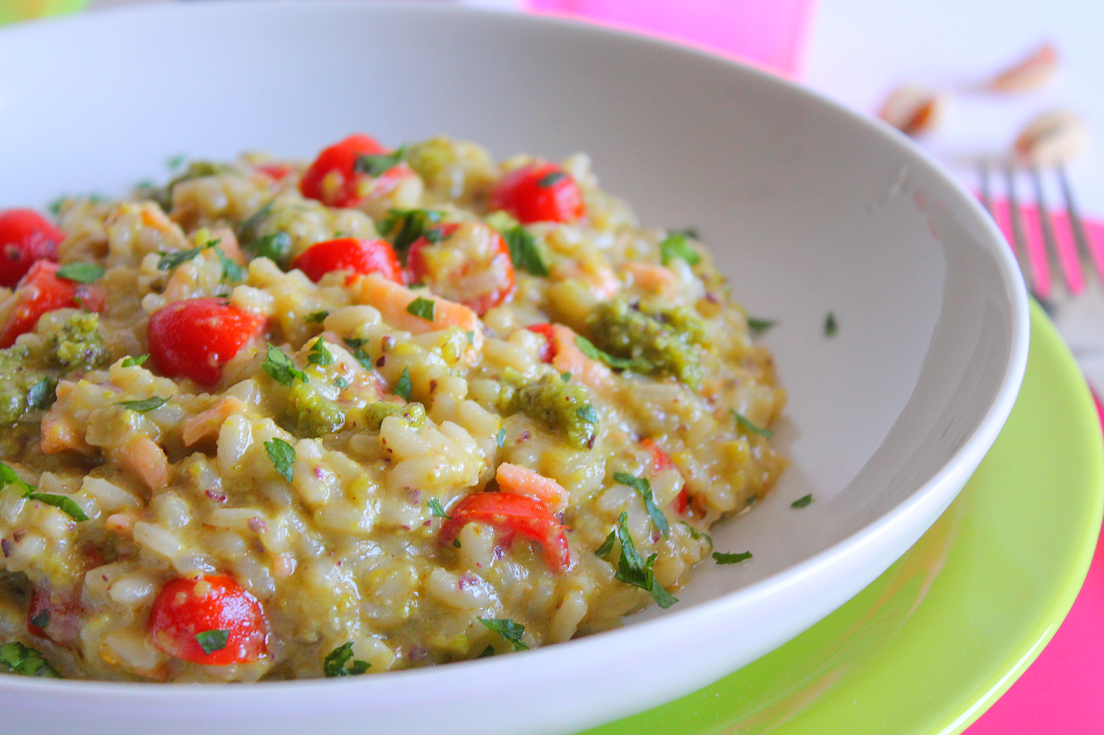 Risotto con Salmone Affumicato, Pesto di Pistacchio e Pomodorini