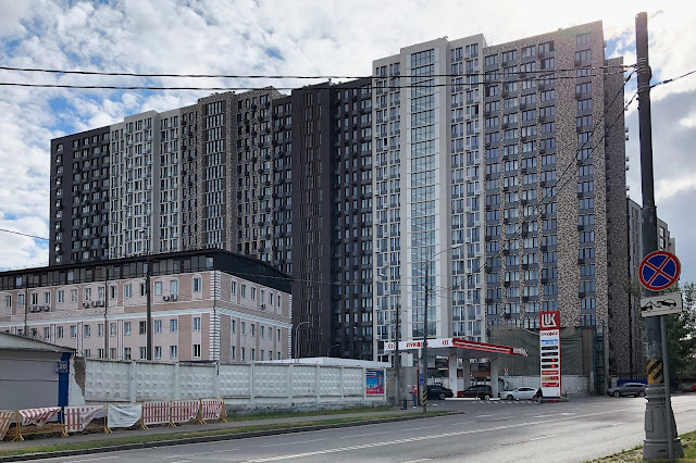 Маломосковская улица, Московская финансово-юридическая академия, АЗС «Лукойл», жилой комплекс «1147»
