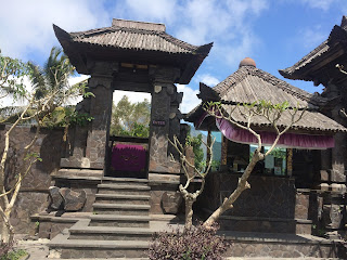 Sensasi Mandi Air Panas Dengan View Gunung dan Danau Batur