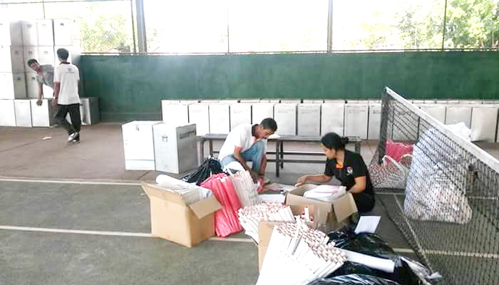 Pengepakan Logistik, KPU Tabanan Manfaatkan Lapangan Tenis