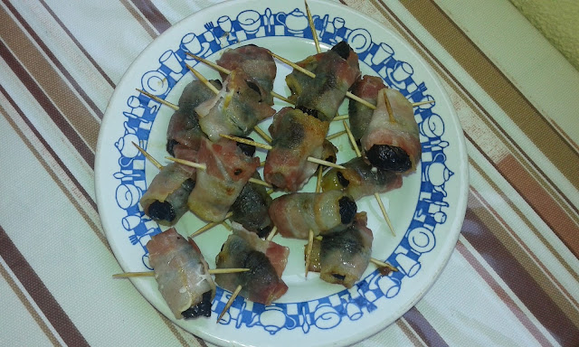 dried prune and bacon wraps recipe easy prune and bacon appetizer recipe