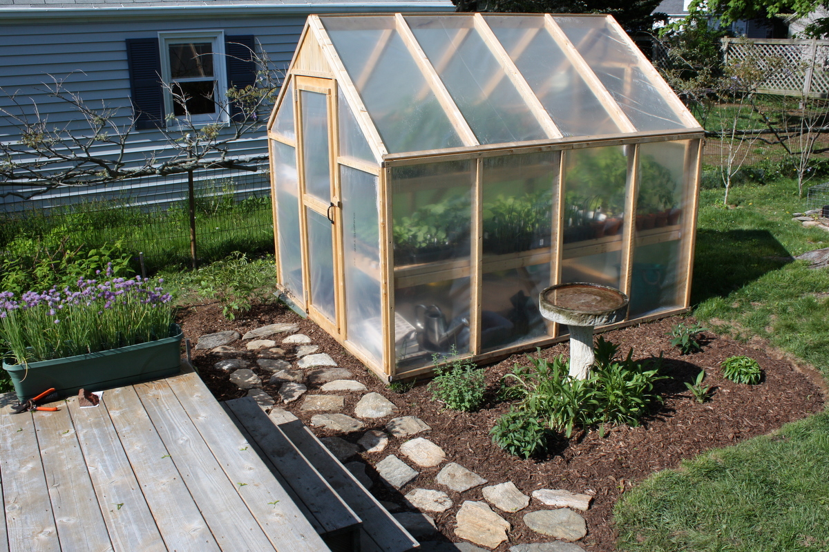 Bepa's Garden: Building a Greenhouse