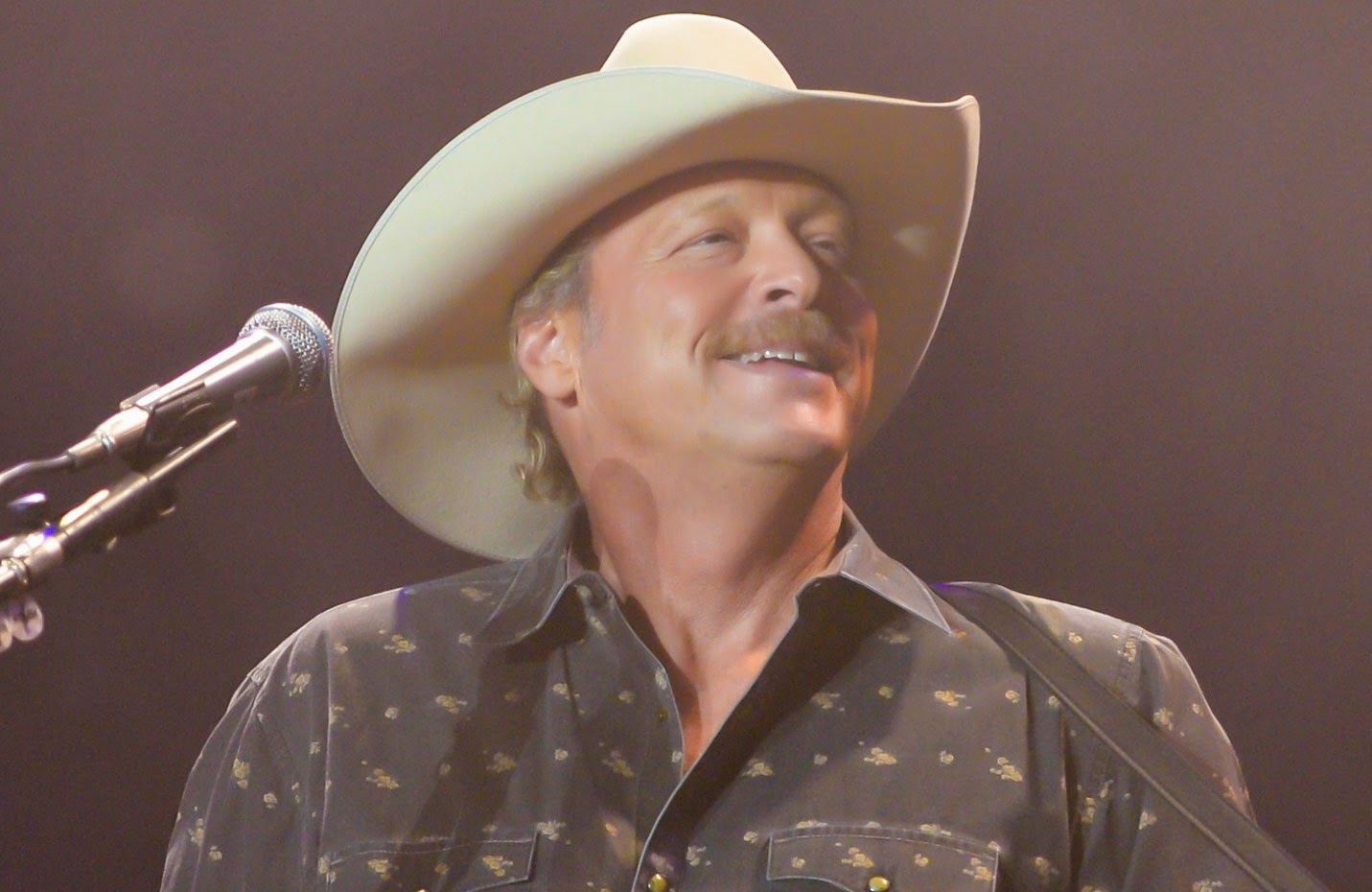 джексон мейн. джексон мейн музыкант. джексон мейн кантри музыкант и элли. джексон мейн алан джексон. джек мейн певец.