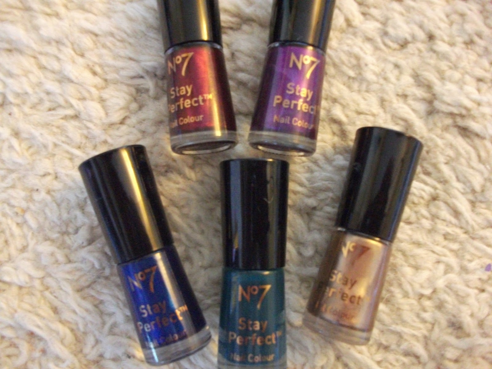 A Wardrobe Full Of Dreams... No7 Nail Varnish Gift Set
