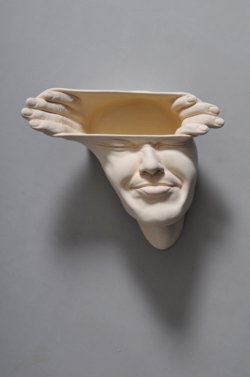 Johnson Tsang esculturas bizarras surreais mentes abertas sonhos lúcidos porcelana cerâmica rostos cabeças