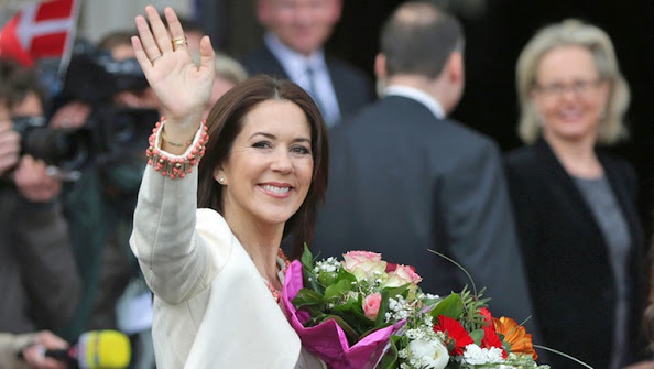 Crown Prince Frederik and Crown Princess Mary of Denmark arrives at the city hall of Hamburg, Germany