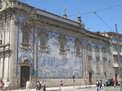 Fachada em azulejo da Igreja das Carmelitas