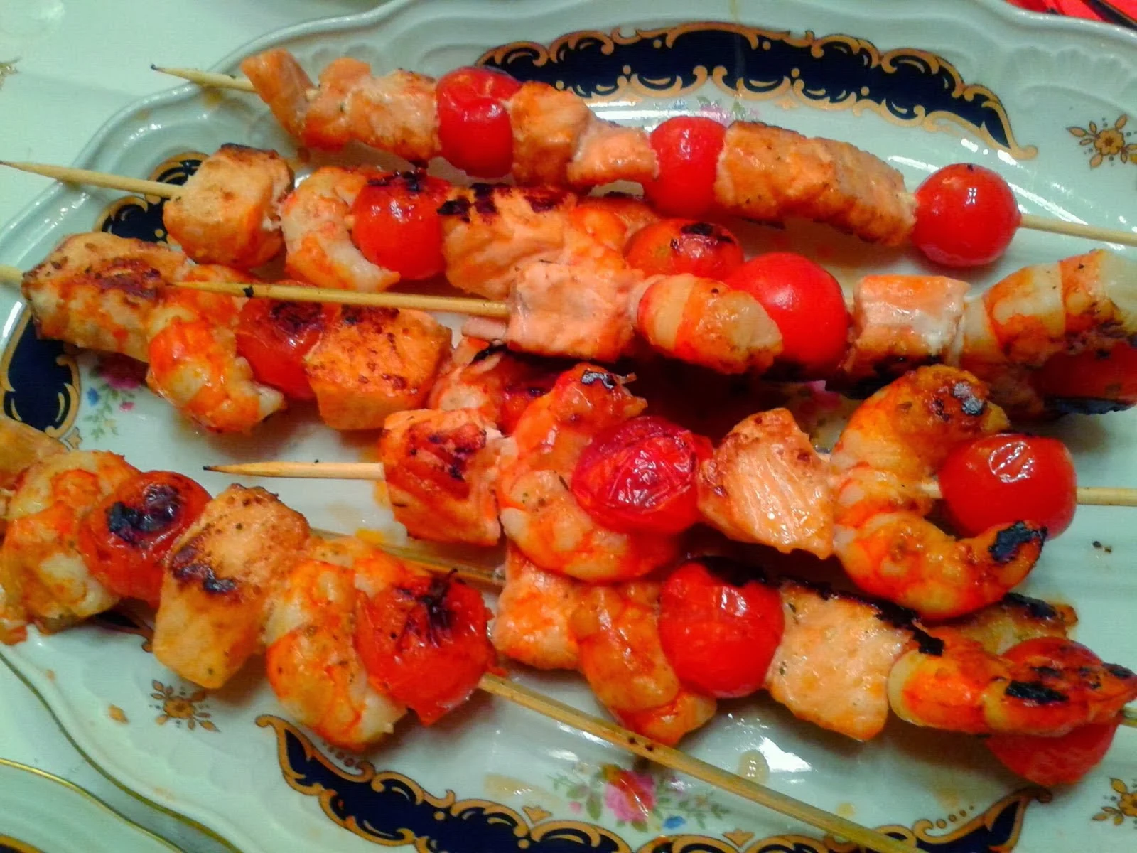 brochetas de salmón