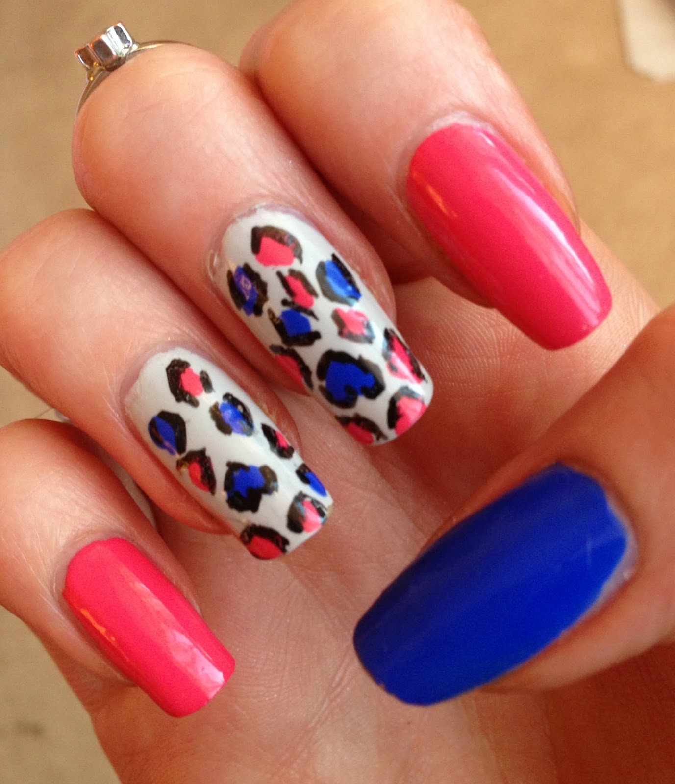 Pretty Little Us: Neon Animal Print Nails Of The Day