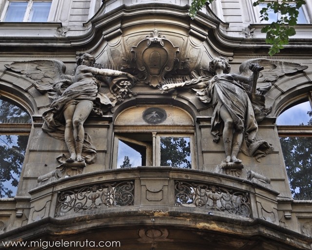 Esculturas-Edificios-Praga-5