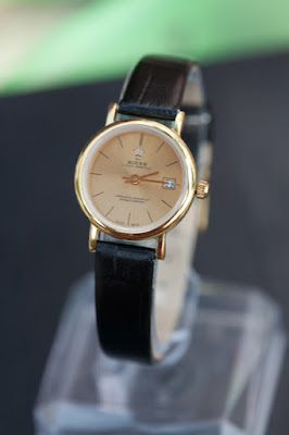 Đồng hồ đeo tay điểm nhấn nói lên phong cách và cá tính Dong-ho-nu-rolex-RN35