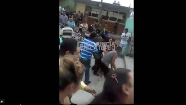 Padres de familia arman pelea campal en escuela primaria de Ecatepec (VIDEO) Padres de familia arman pelea campal en escuela primaria de Ecatepec (VIDEO)