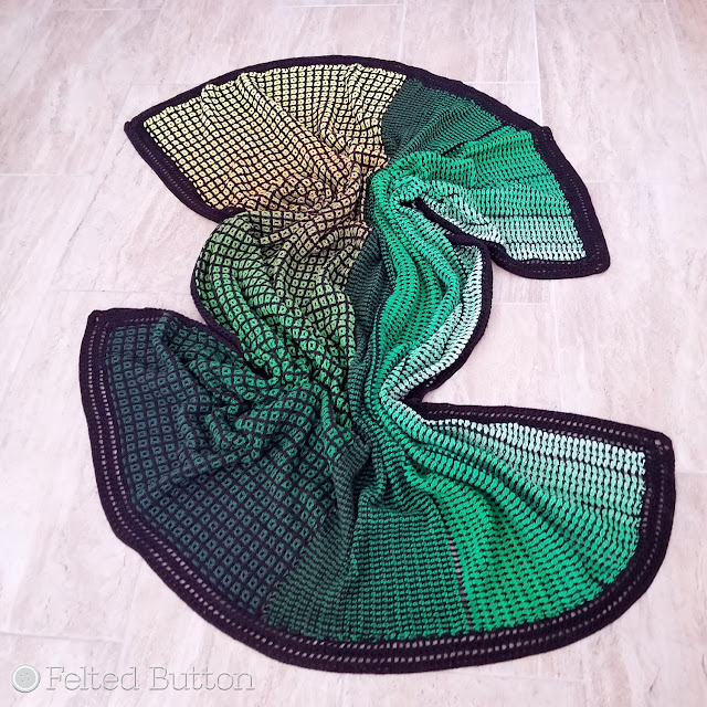 Window to the Whirl Blanket (free crochet pattern) made with Scheepjes Whirl and Whirlette