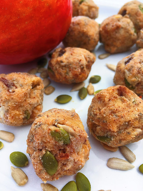 Caramel apples in snack form? Yes please! These #glutenfree and #vegan energy balls are #healthy, #nobake and taste like dessert.