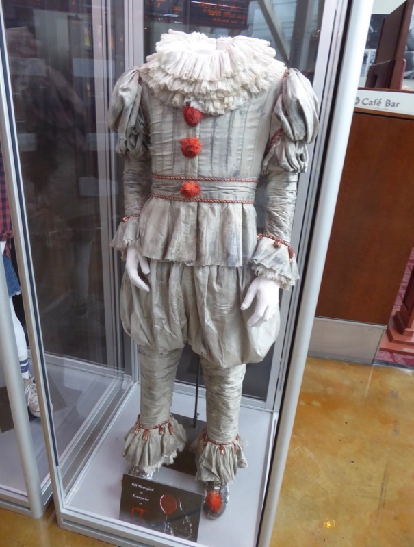 Hollywood Movie Costumes and Props IT movie costumes and props on