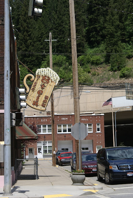 Bar sign stein small-town usa