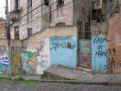 Aviso de robos barrio Santa Teresa, Rio de Janeiro, Brasil, La vuelta al mundo de Asun y Ricardo, round the world, mundoporlibre.com