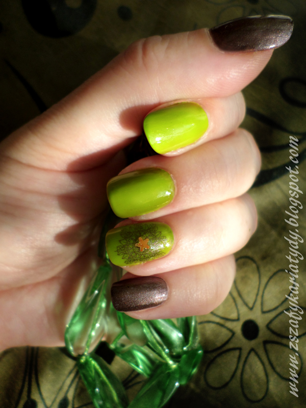 Pistacjowy manicure i metaliczna mandala