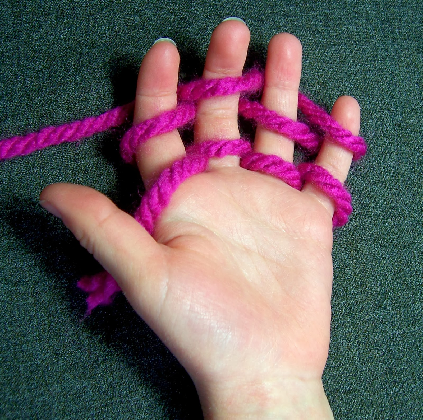5 Finger Knitting Projects - Learn how to finger knit and 5 DIY
