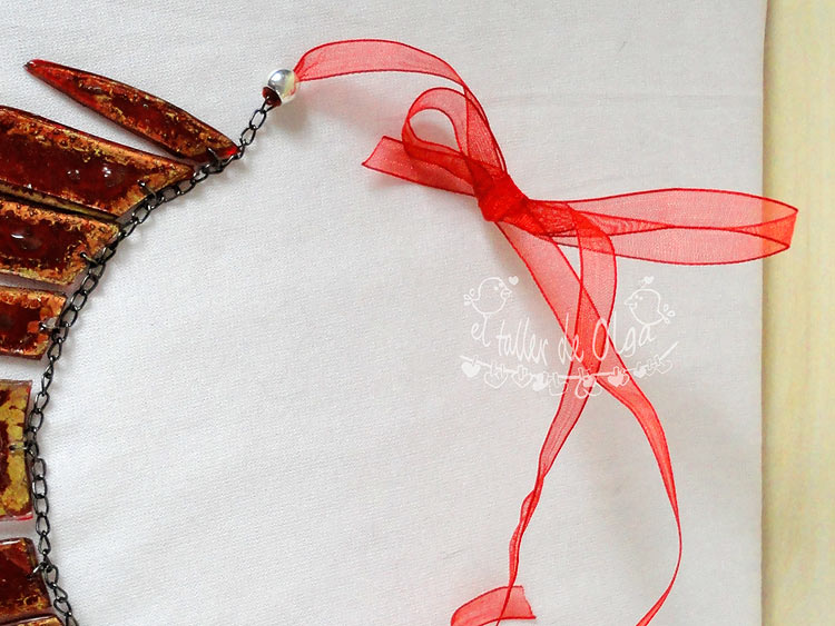 collar babero de plastico reciclado de cd