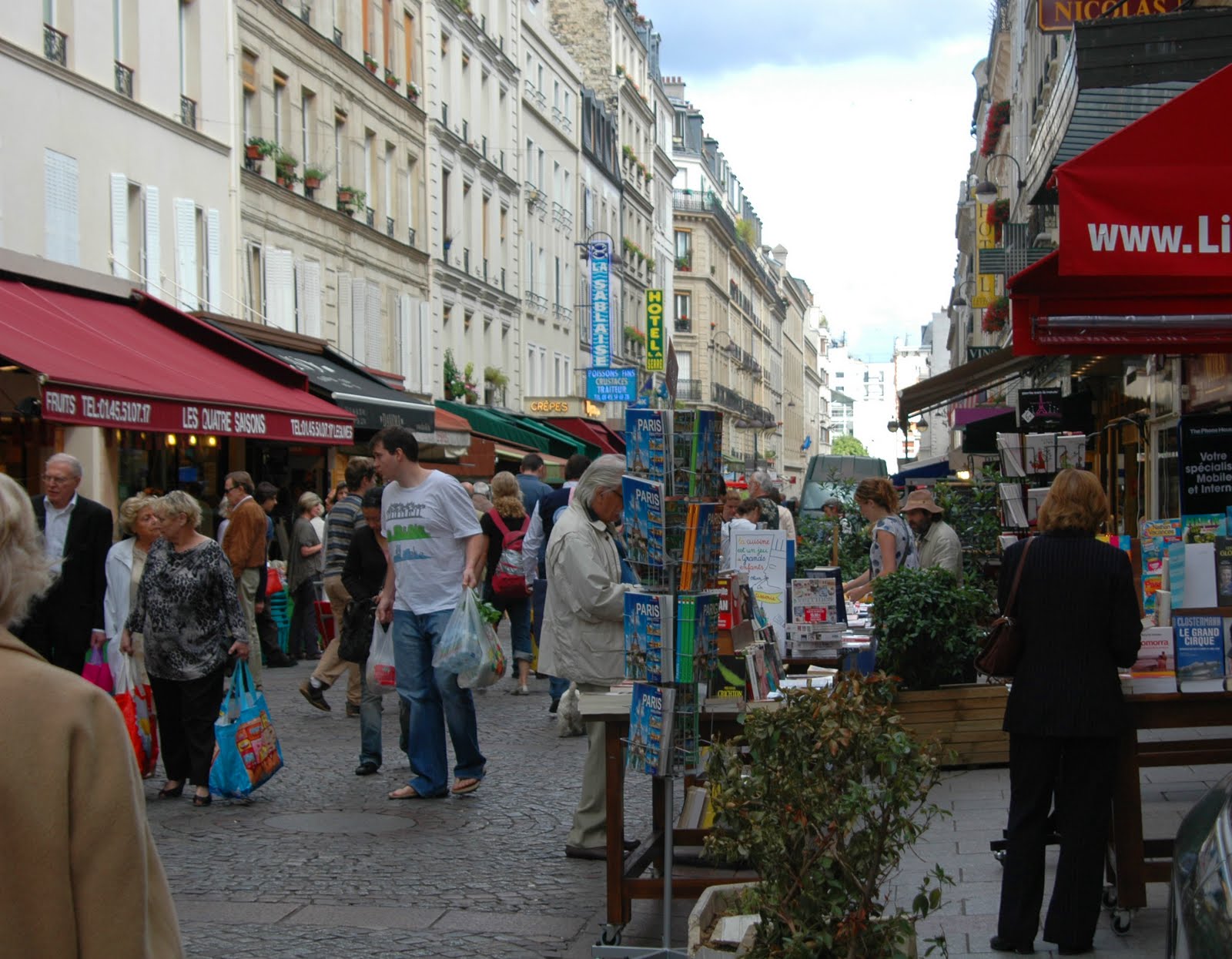 Paris and Beyond Dimanche Matin Rue Cler