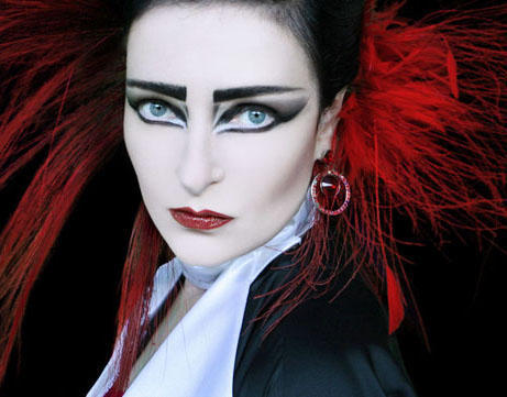 Siouxsie-with-red-feathers-siouxsie-and-the-banshees-3376516-461-361.jpg