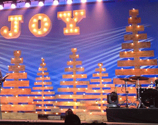 CHRISTMAS TREE, TREE FROM PALLETS, ALTERNATIVE CHRISTMAS TREES, TREES FROM RECYCLED WOOD, CHRISTMAS DECORATION, window decoration, professional decoration, home decor